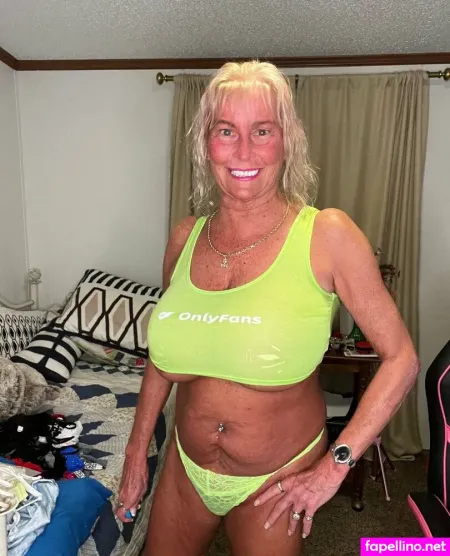 Hotazzchick67 OnlyFans Thumbnail #CDWjQAwCUK