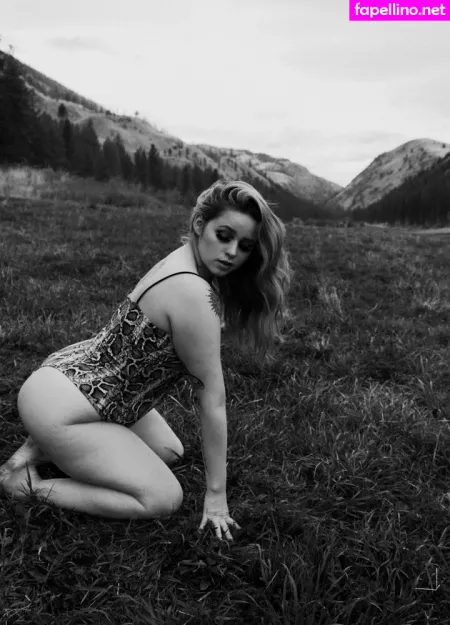 Hotchellerae OnlyFans Thumbnail #7nIOIClyOv