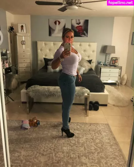 Hottotrottots OnlyFans Thumbnail #1K2BvHTxaa