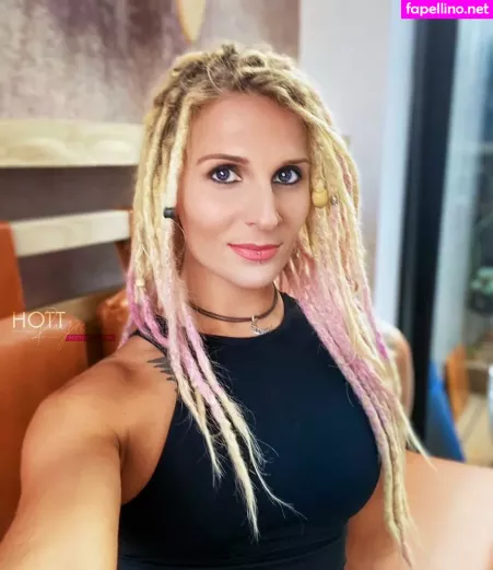 Hottrayne OnlyFans Thumbnail #JmwoitblId