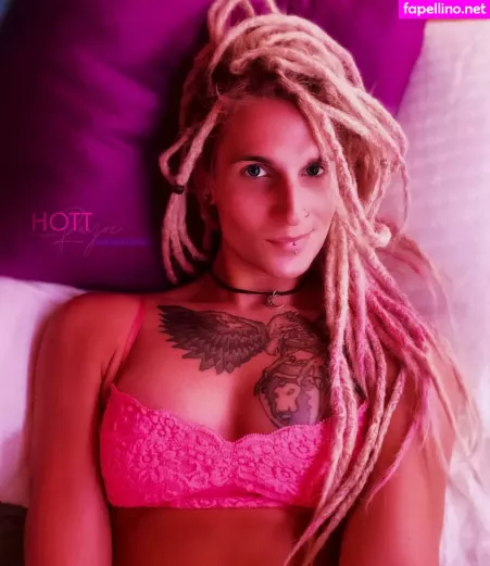 Hottrayne OnlyFans Thumbnail #Y4JyXfbAq0