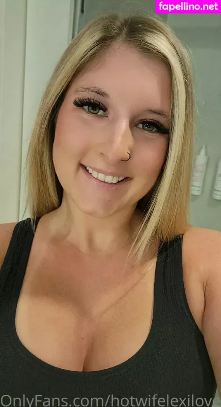 Hotwifelexilovex 1 OnlyFans Thumbnail #f6mcALsv3U