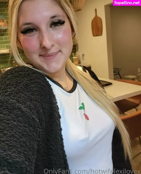 Hotwifelexilovex 1 OnlyFans Thumbnail #xseYhYNTOC