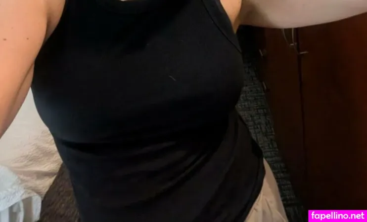 Hotwifesidney OnlyFans Thumbnail #3Yb78UkGBA