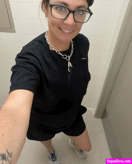 Hotwifesidney OnlyFans Thumbnail #pO8wWaI8Rl