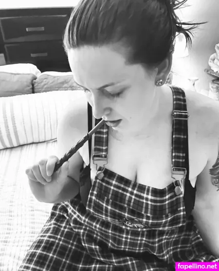 Hotwiifemello OnlyFans Thumbnail #iXCMOrRVwi