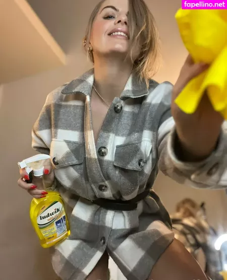 Housewifekim OnlyFans Thumbnail #Uu3PtAnbvY