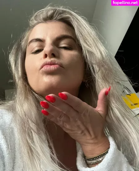 Housewifekim OnlyFans Thumbnail #ZhVTwBvXJ7