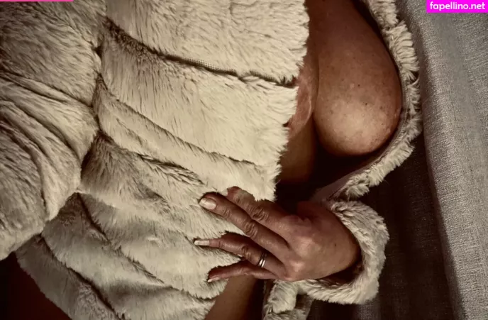 Housewifeofnorway OnlyFans Thumbnail #1sr9zo6D57