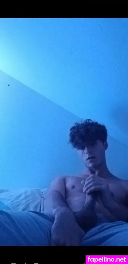 Hugodupre OnlyFans Thumbnail #8yBo9W05Sw