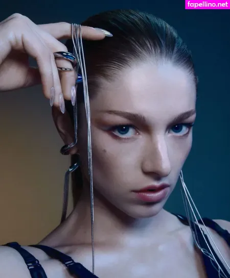 Hunter Schafer OnlyFans Thumbnail #8SYLPTEzOj