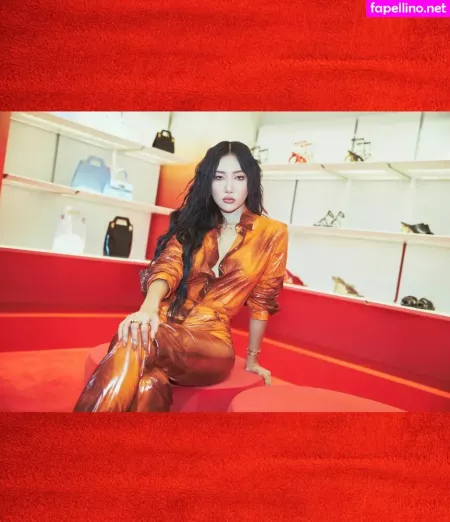 Hwasa OnlyFans Thumbnail #YI1d1xPbXu