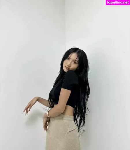 Hwasa OnlyFans Thumbnail #lEesm79qK0