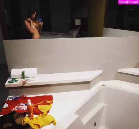 Iamcristinini OnlyFans Thumbnail #syECH1qlxJ