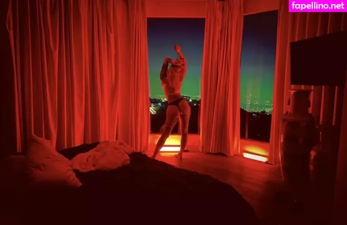 Iamheaveniamhell OnlyFans Thumbnail #8tAWiUOETx