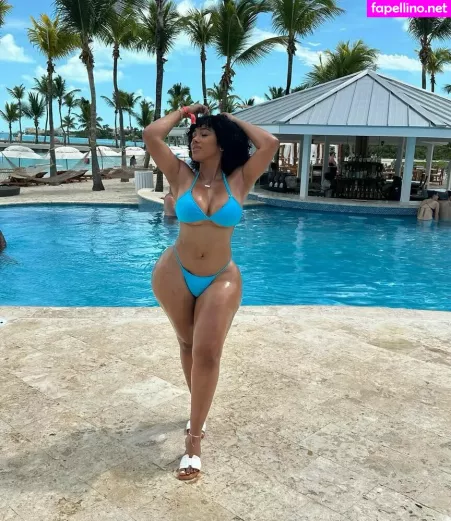Iamsophiielikosky OnlyFans Thumbnail #8rq9W9p2vO