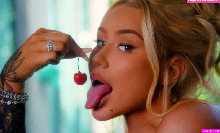 Iggy Aza OnlyFans Thumbnail #0S1QuwULLV