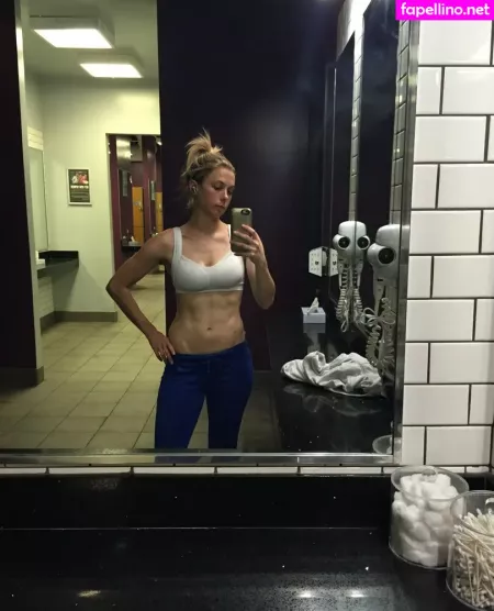 Iliza Shlesinger OnlyFans Thumbnail #f2B599muTw