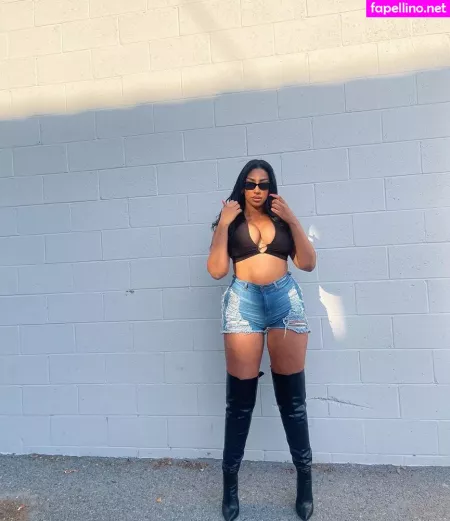 Illi Y OnlyFans Thumbnail #QP0w5Ev5O1