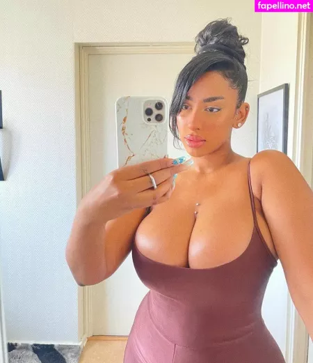 Illi Y OnlyFans Thumbnail #WJqWofxX3J