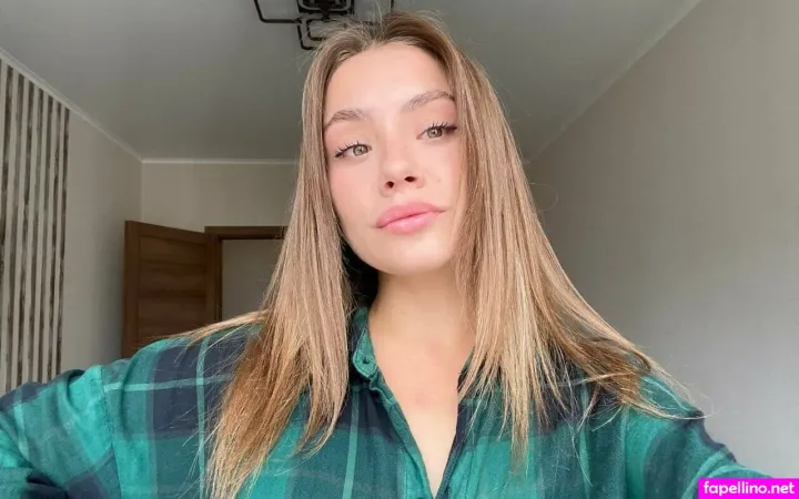 Ilona Candyy OnlyFans Thumbnail #B5PldPxyMd