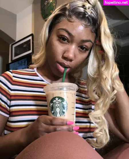 Iluvchanell OnlyFans Thumbnail #BYJxqN3Rea