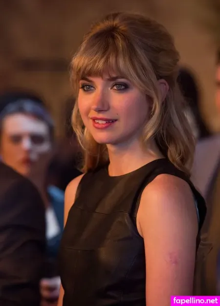 Imogen Poots OnlyFans Thumbnail #1CwgUOAQ87