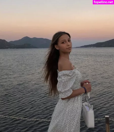 Imsarahisizzu OnlyFans Thumbnail #FqNNt2W57o