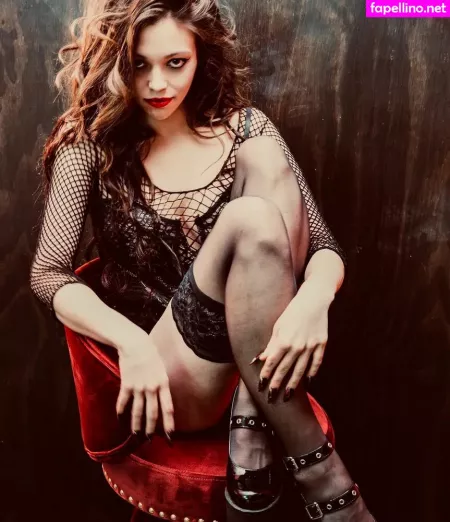India Eisley OnlyFans Thumbnail #1vBzySHTar