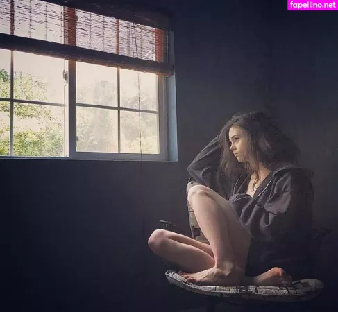 India Eisley OnlyFans Thumbnail #V6F9YRHuai