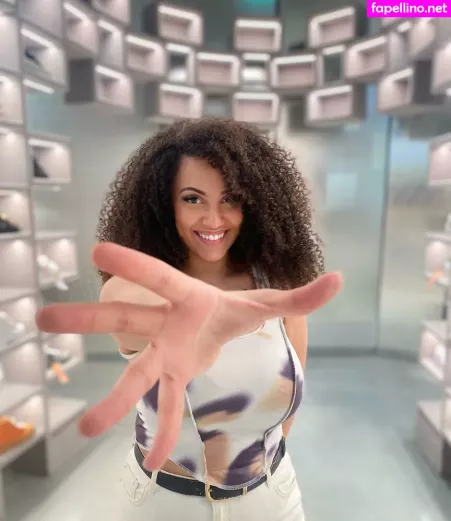 Ines Curly OnlyFans Thumbnail #1P6oDystbC