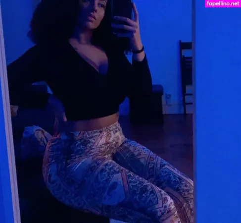 Ines Curly OnlyFans Thumbnail #DwO5CgnR12