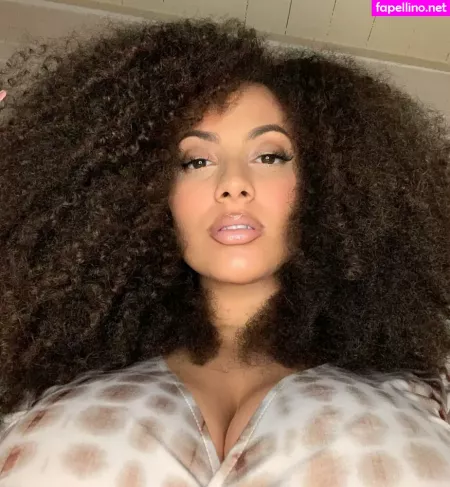 Ines Curly OnlyFans Thumbnail #FEXVi2szp1