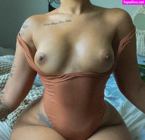 Inherbedroomm OnlyFans Thumbnail #AD1aj7JWUz