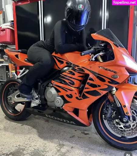 Initialelon OnlyFans Thumbnail #YHaLyu7Kv3