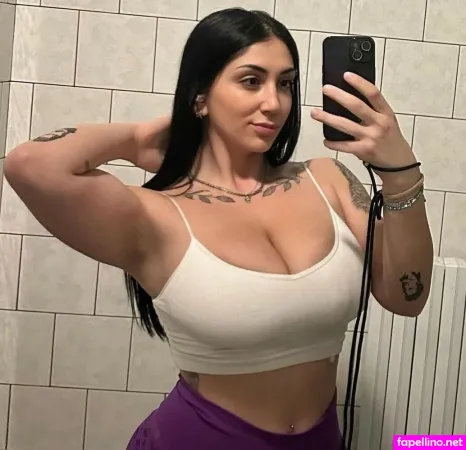 Irifitxox OnlyFans Thumbnail #gbMzQyPi0x