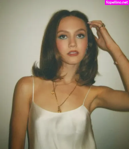 Iris Apatow 1 OnlyFans Thumbnail #4oLkO9PCVf