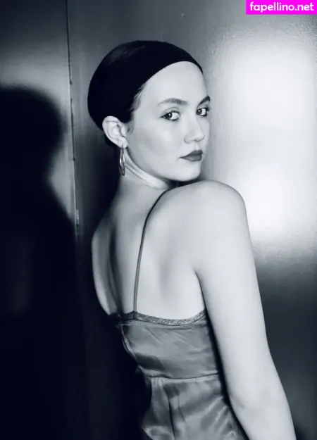 Iris Apatow 1 OnlyFans Thumbnail #JahABino9T