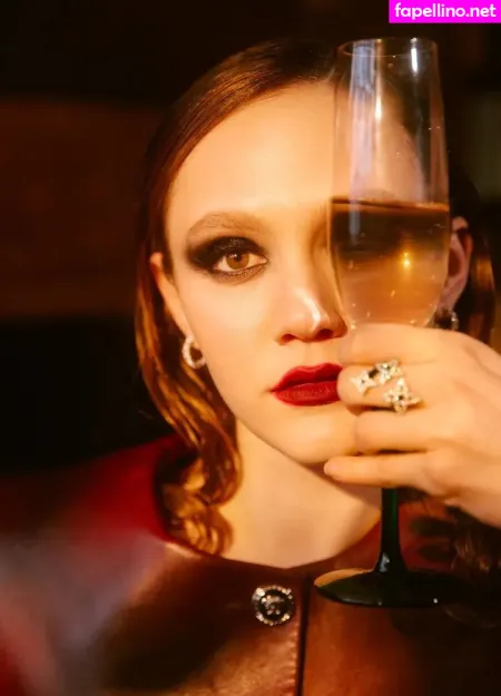 Iris Apatow 1 OnlyFans Thumbnail #VDIuvrNfnQ