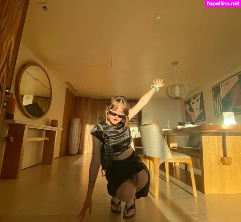 Iris Apatow 1 OnlyFans Thumbnail #dIKTRm00fg