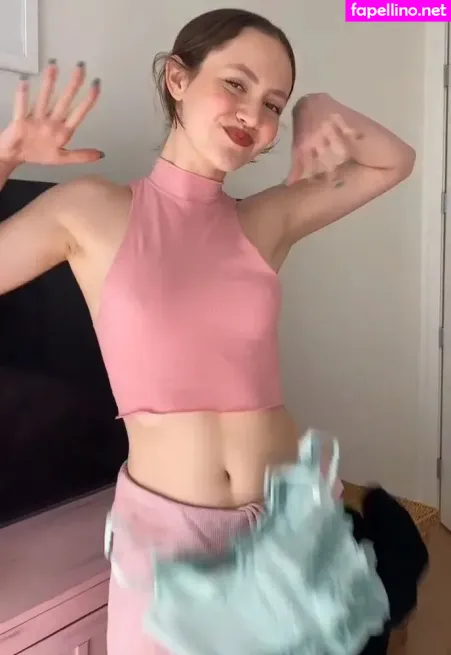 Iris Apatow 1 OnlyFans Thumbnail #dXsPX6j4m5