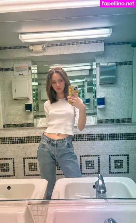 Iris Apatow 1 OnlyFans Thumbnail #gt7S9en9CN