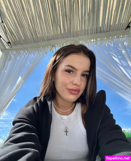 Iris Hoty Babe OnlyFans Thumbnail #F0YBDfhN4q