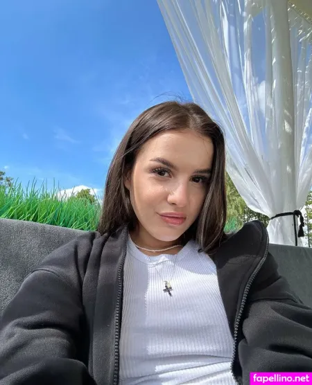 Iris Hoty Babe Main Profile Photo
