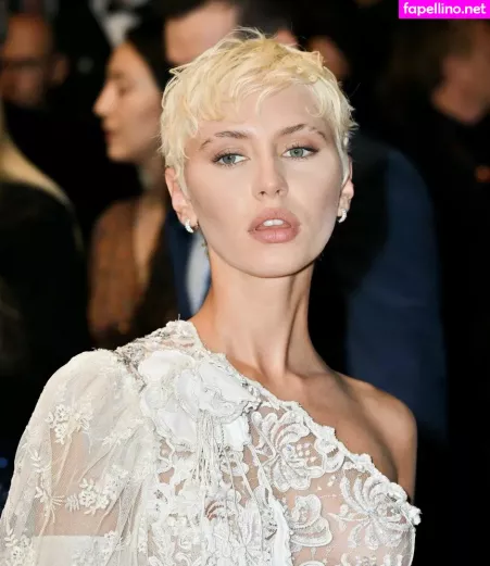 Iris Law OnlyFans Thumbnail #0W9FJTNo43