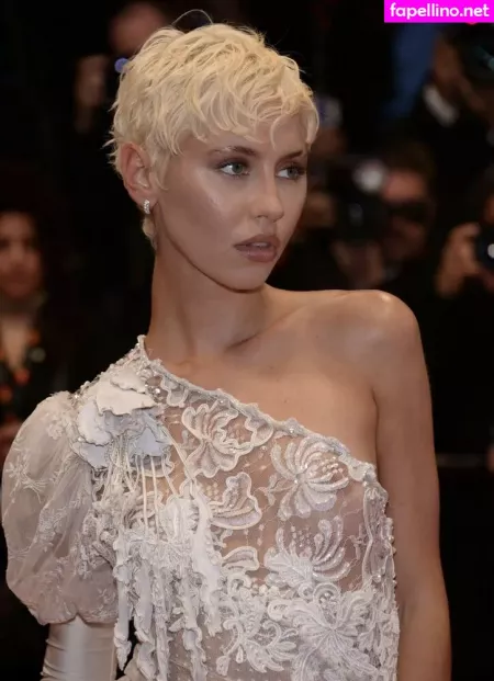 Iris Law OnlyFans Thumbnail #BpGzkXbfCI