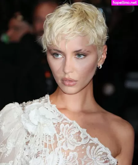 Iris Law OnlyFans Thumbnail #F23X3C26Gt