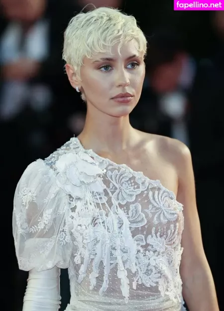 Iris Law OnlyFans Thumbnail #Htr29YUfur