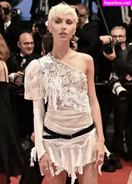 Iris Law OnlyFans Thumbnail #OtMbjYSxvP