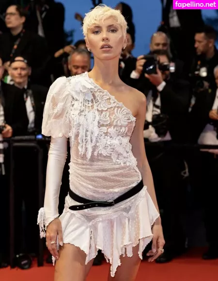 Iris Law OnlyFans Thumbnail #ZbOtoJc9Fg